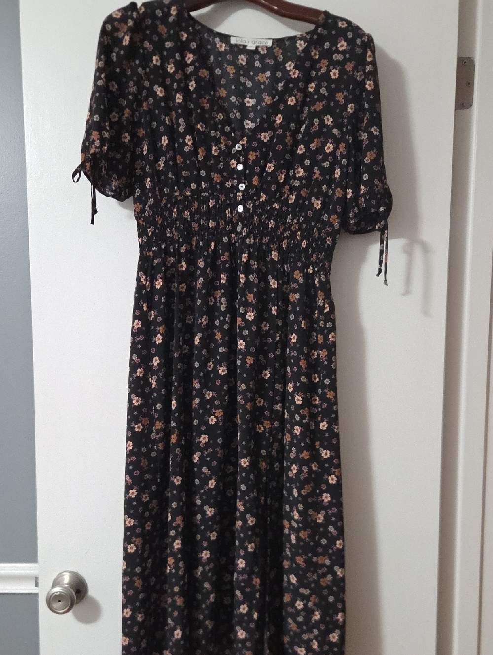 Unknown Brand Black Floral Smocked Maxi Dress